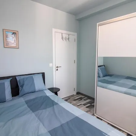 Mountain View 1 + Parking Apartment