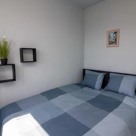 Mountain View 1 + Parking Apartment